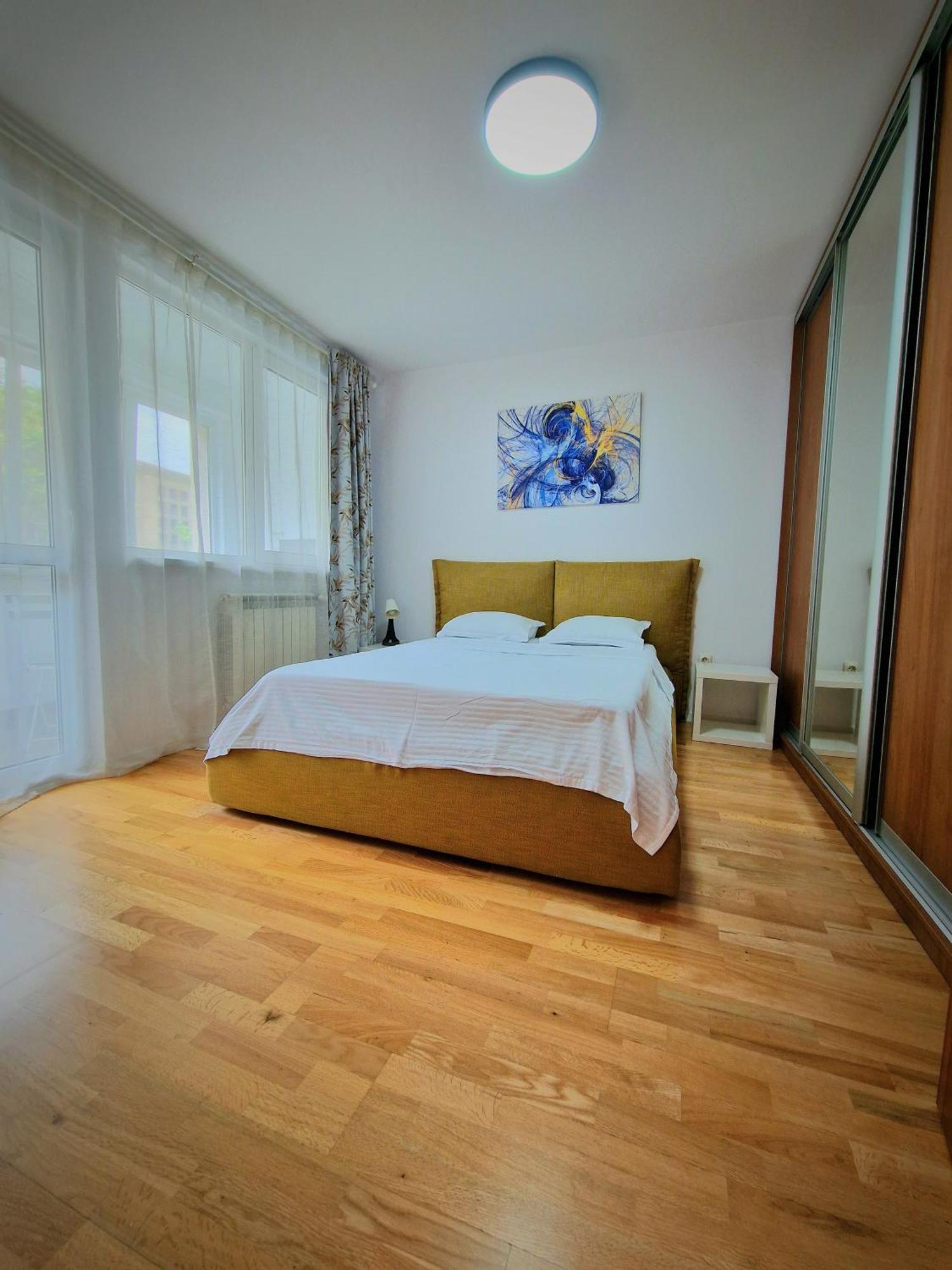 Old Town Central Oasis - Secured Parking Nearby - Self Check In - Metro Station At 1Min Bukarest Kültér fotó